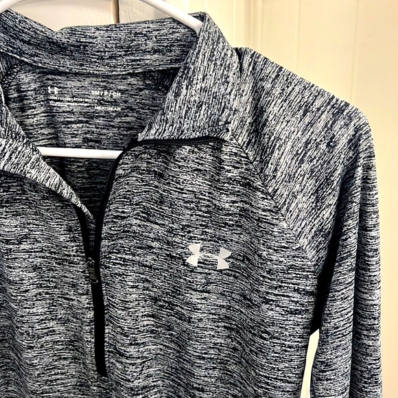 Under Armour Pull Over - Picture 2 of 2